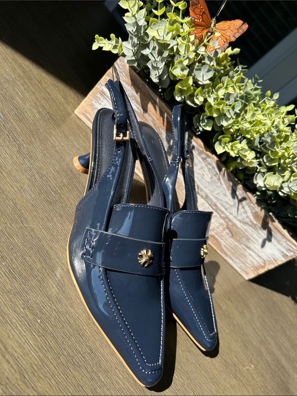 Women’s Navy Patent Slingback Kitten Heel with Decorative Gold Accent. Size 6.5 - Picture 10 of 13